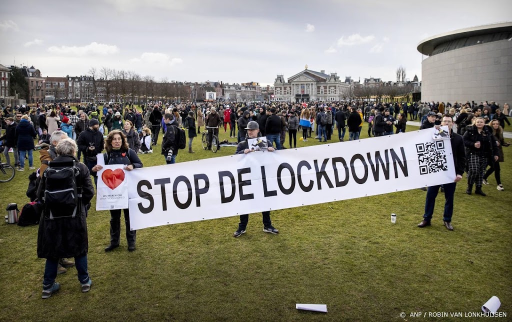 Politie verricht arrestaties bij betoging op Museumplein