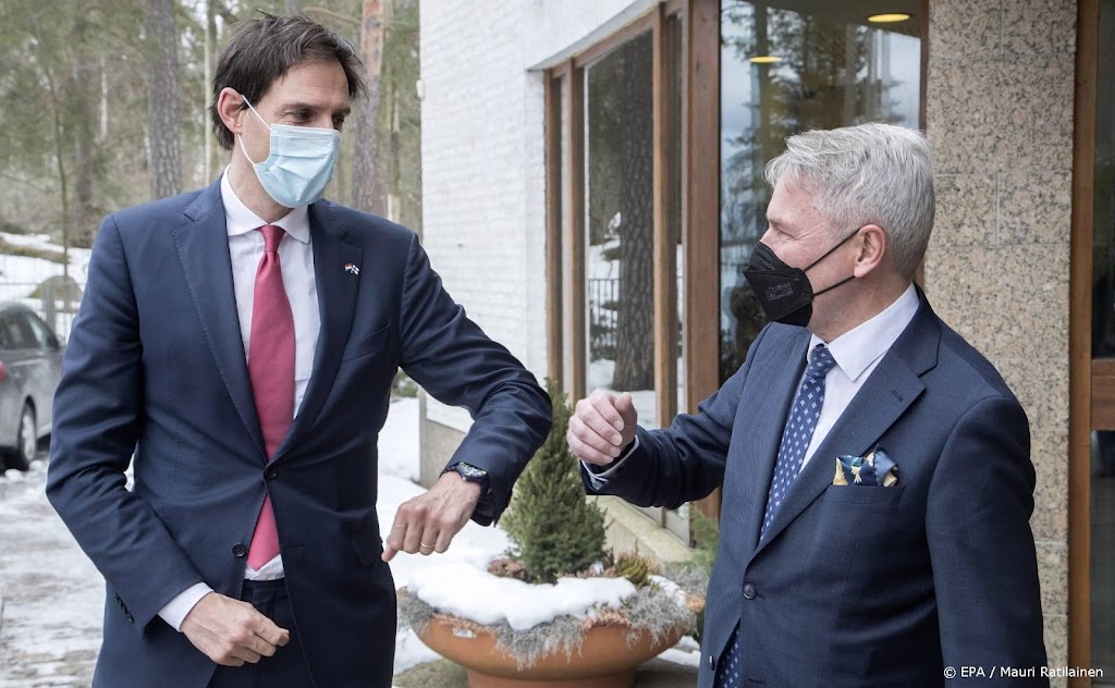Hoekstra steunt eventueel NAVO-lidmaatschap van Finland