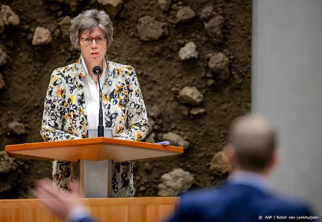 CDA'er Van den Berg zwaar onder vuur in mondkapjesdebat