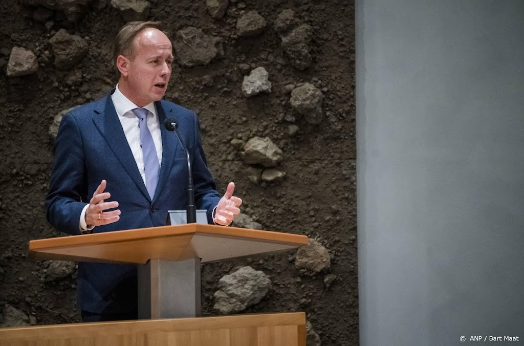 SGP kijkt 'met mildheid' naar mondkapjesdeal, maar wil openheid