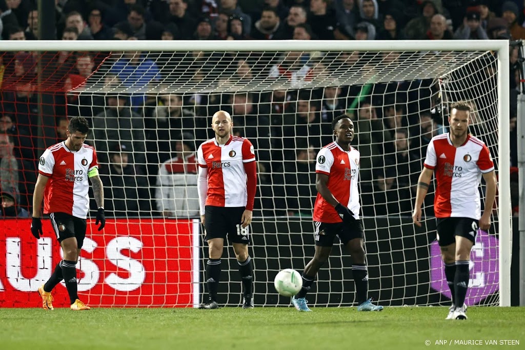 Feyenoord verspeelt diep in blessuretijd zege op Slavia Praag
