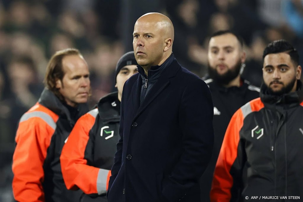 Slot wil zich als trainer nu weer volledig op het voetbal richten