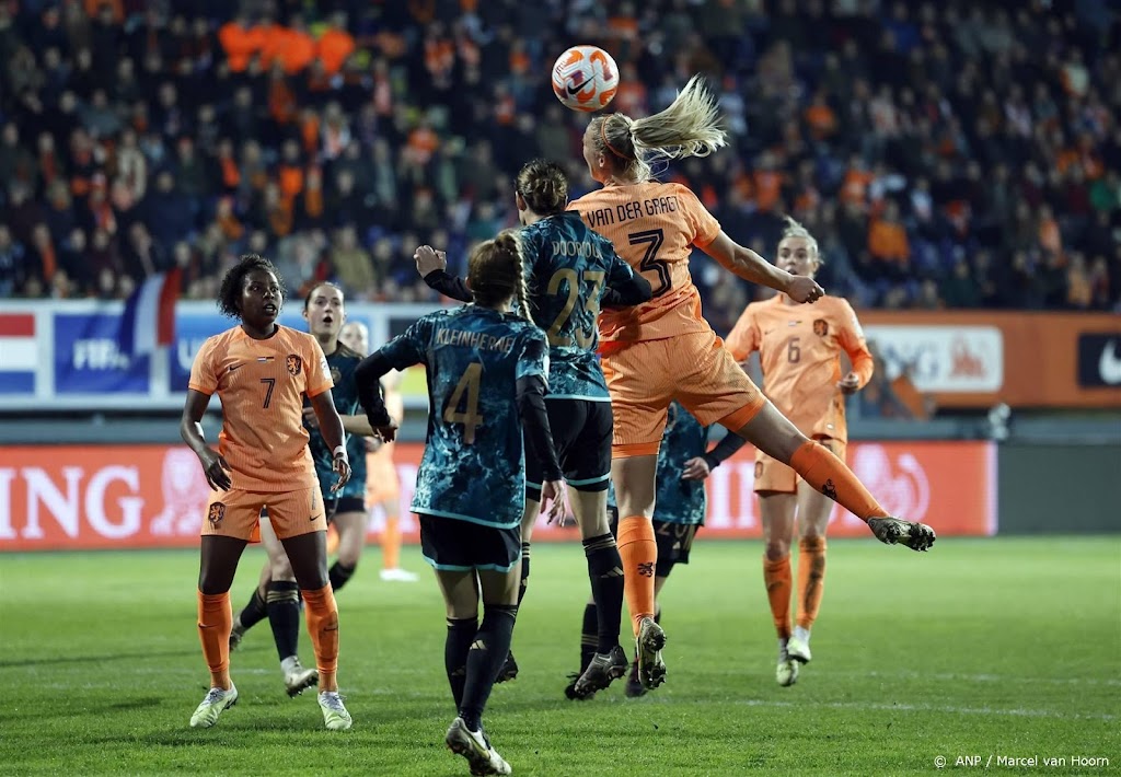 Voetbalsters verliezen na veel gemiste kansen van Duitsland