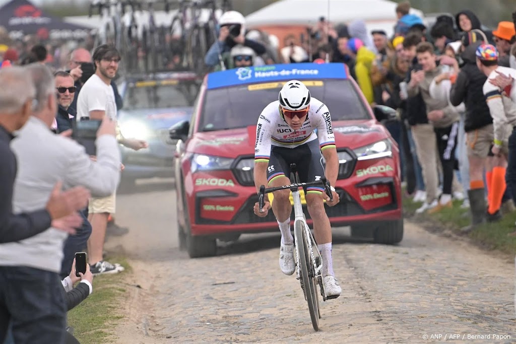 Van der Poel ook in Parijs-Roubaix klasse apart