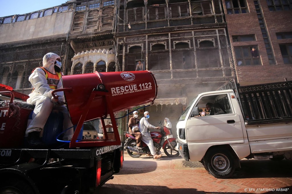 Armoede dwingt Pakistan tot einde coronalockdown