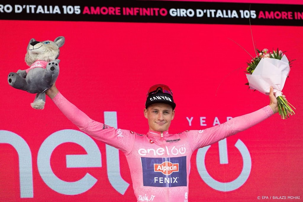 Van der Poel behoudt leiderstrui Giro met tweede plek in tijdrit