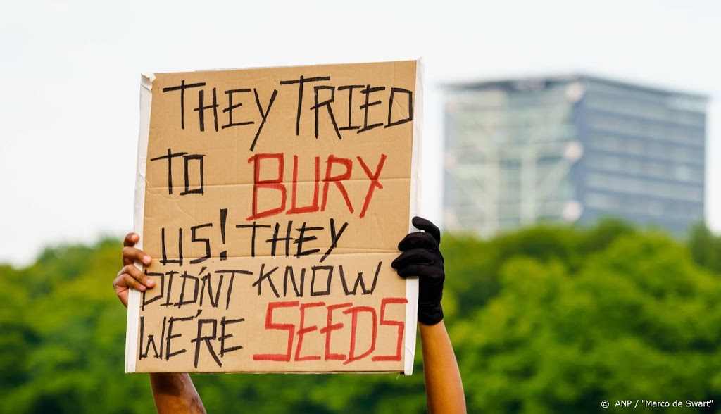 Honderden betogers in Zwolle bij manifestatie tegen racisme
