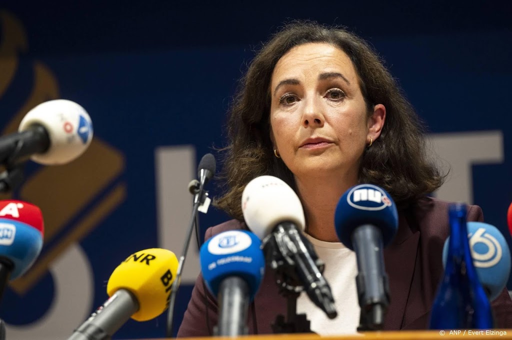 'Iedereen die de rechtsstaat koestert, staat pal voor De Vries'
