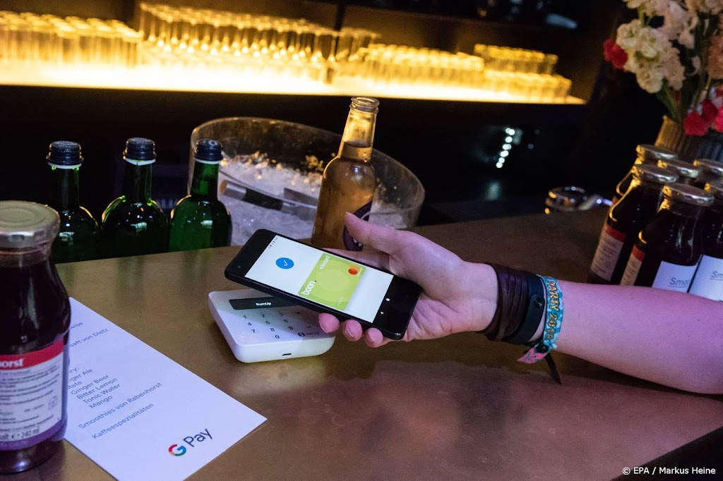 Geld overmaken kan straks door je telefoon op iemand te richten