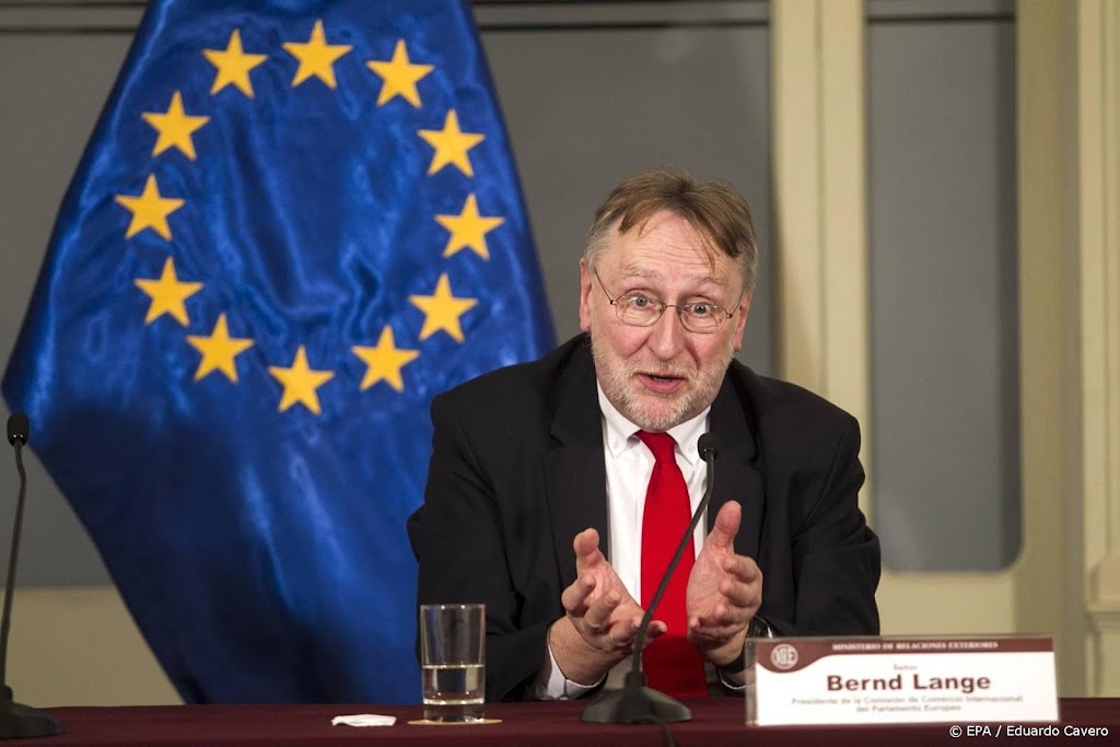 Europarlementariërs vieren vertrek Johnson