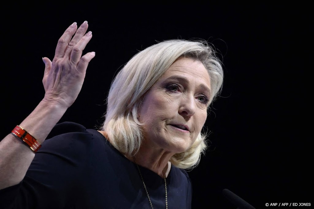Le Pen bekritiseert voetballer Mbappé op dag dat Fransen stemmen