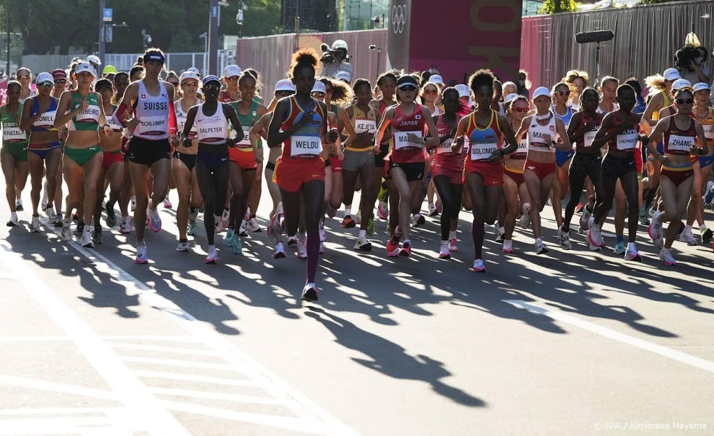 Holterman en Deelstra 'bikkelen' naar de finish in hete marathon