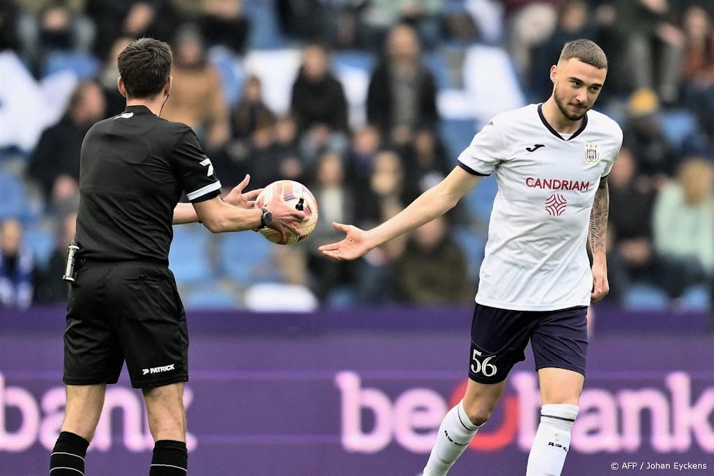 Anderlecht wil verdediger Debast niet naar PSV laten gaan