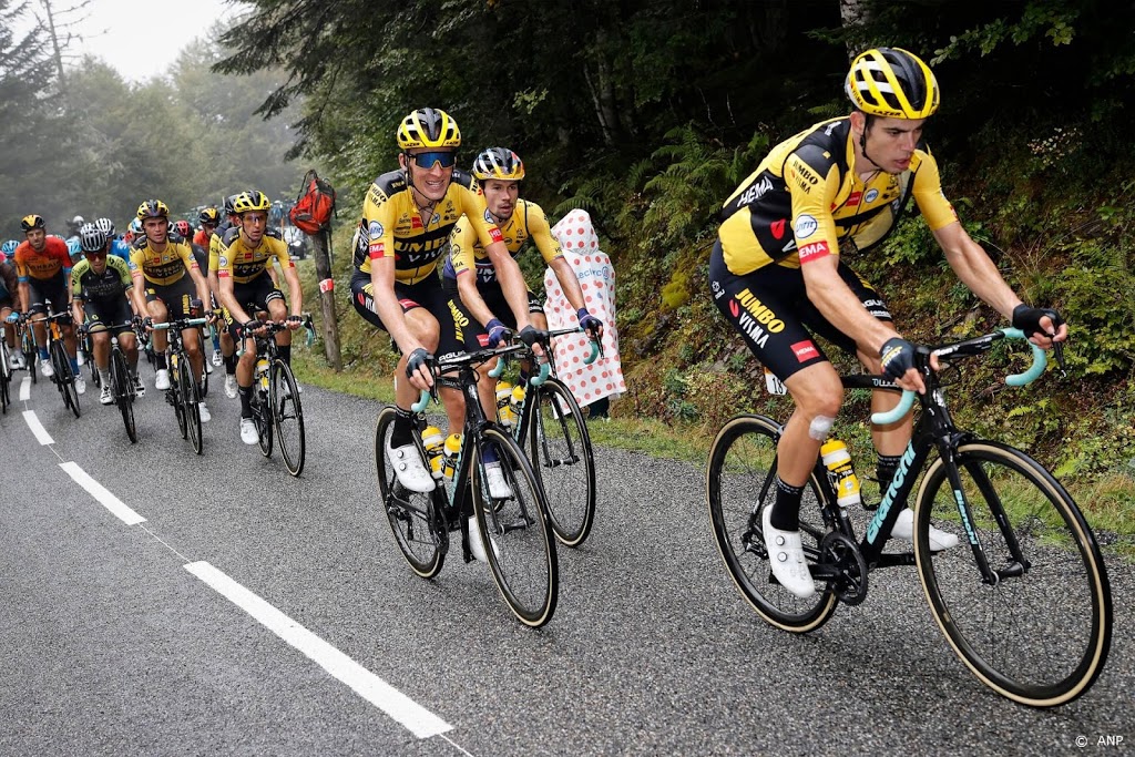 Rust en coronatests voor de renners op rustdag in Tour