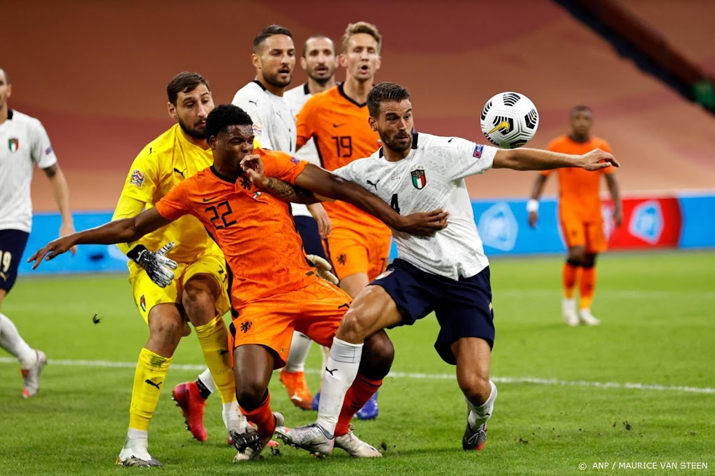 Oranje schiet op veel fronten tekort tegen flitsend Italië