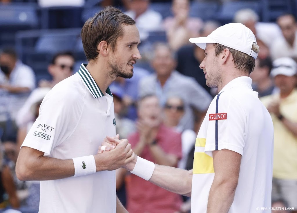 Tennisser Medvedev onder indruk van comeback Van de Zandschulp