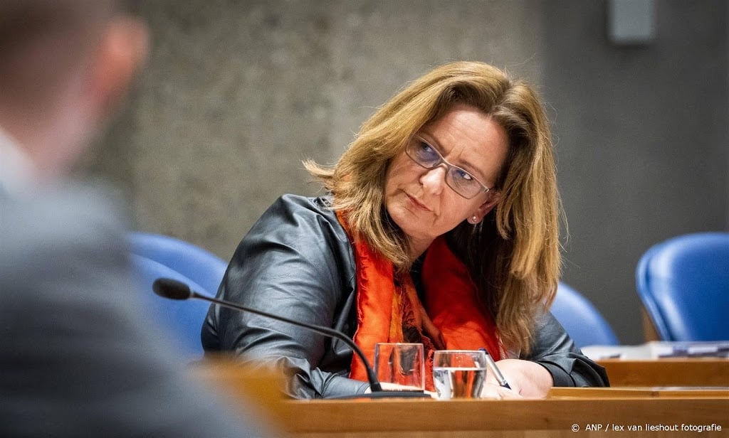 Kabinet grijpt in bij commissie voor afhandeling toeslagen