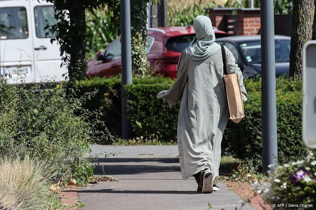 Hoge Franse rechter houdt verbod op abaya in stand