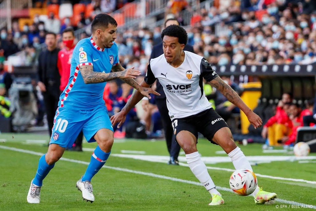 Atlético verspeelt zege bij Valencia in extra tijd: 3-3