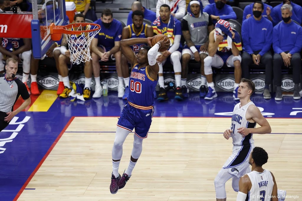 Winst voor Warriors en Suns in basketbalcompetitie NBA