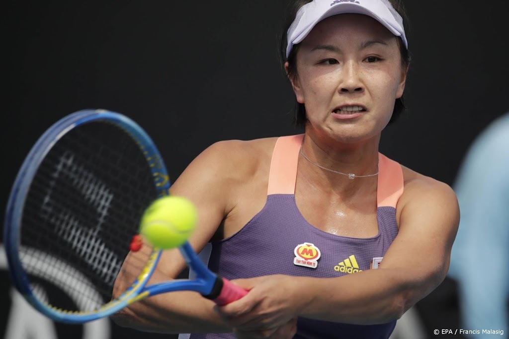 IOC-baas Bach zegt tennisster Peng 'in alle opzichten' te helpen
