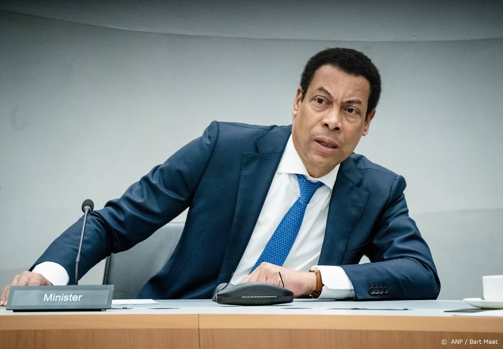 Commissie die minister over nieuwe notarissen adviseert stapt op