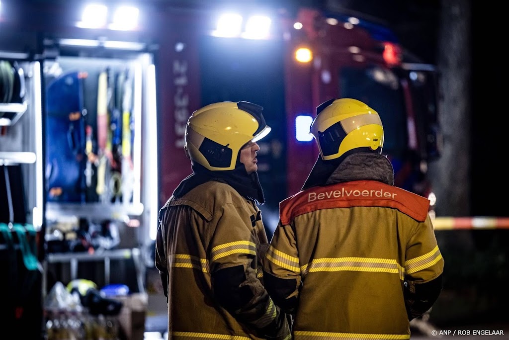 Brandweer zoekt naar mensen onder puin na explosie in Den Haag