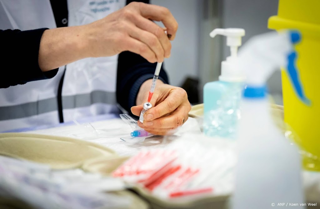 EMA: flacon Pfizer-vaccin is goed voor zes doses