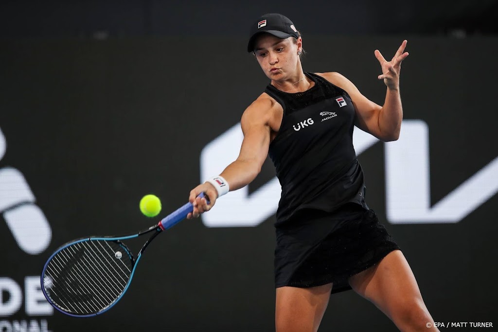 Barty verslaat Swiatek en bereikt finale in Adelaide