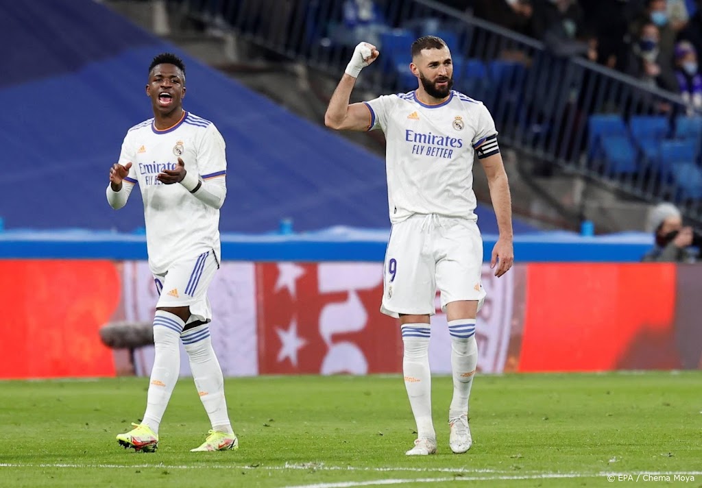 Jubileumdoelpunt Benzema leidt zege Real Madrid op Valencia in