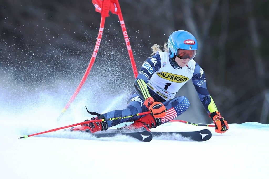 Skiester Shiffrin evenaart record Vonn met 82e wereldbekerzege