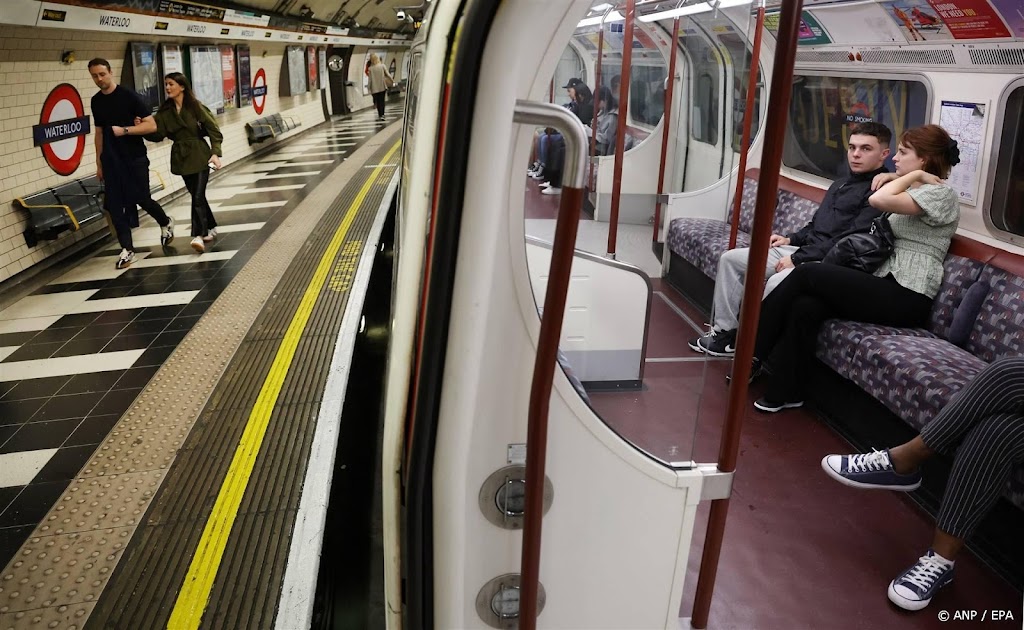 Londense metrostaking van de baan door vooruitgang gesprekken