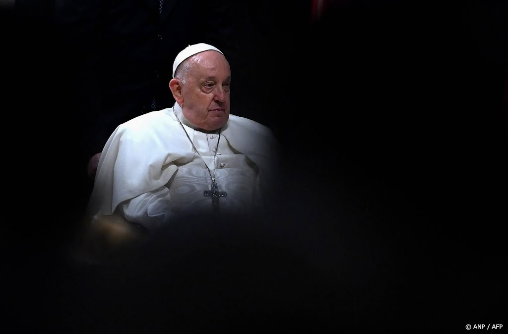 Paus roept op tot internationaal verbod op draagmoederschap