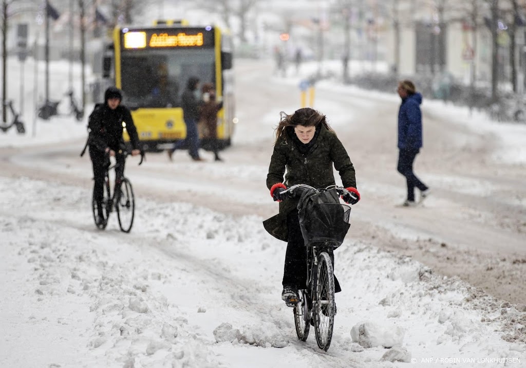 Winterweer beïnvloedt ook maandag het openbare leven