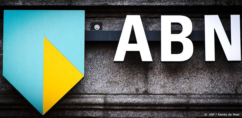 ABN AMRO blinkt uit op Damrak na cijfers, Adyen keldert