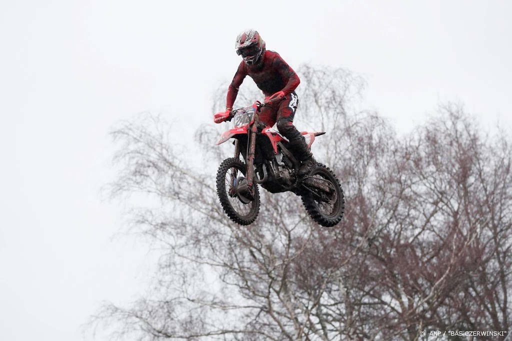 Motorcrosser Gajser troeft Herlings af in race één Valkenswaard