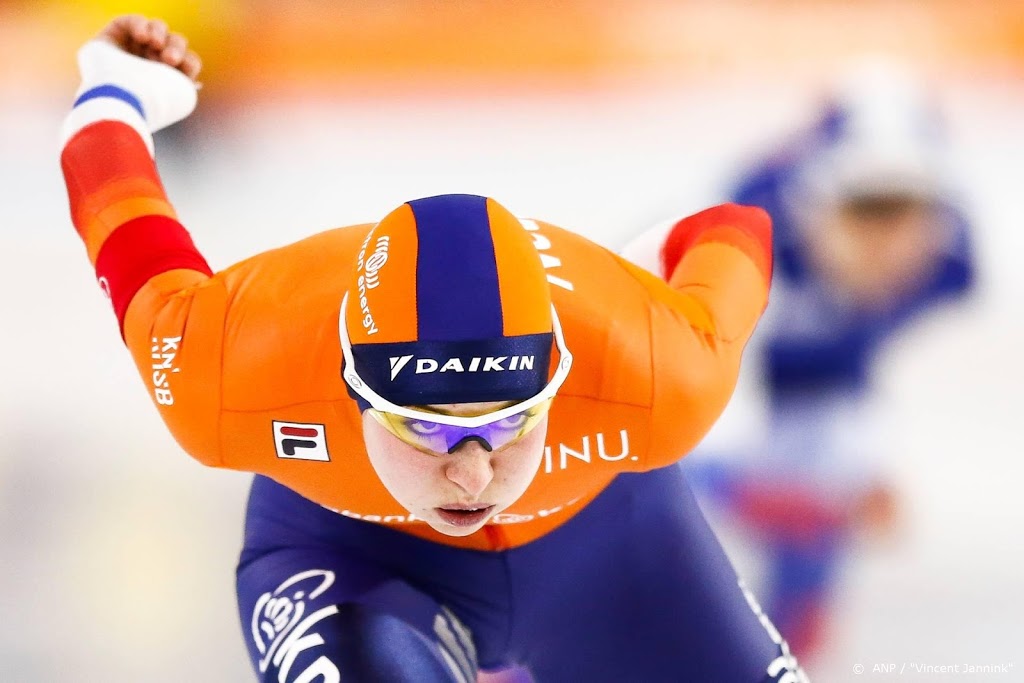 Eerste wereldbekerzege Wijfje op massastart, brons Schouten