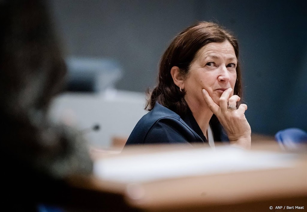 Helder gaat 'onverminderd' door met covidregeling zorgpersoneel