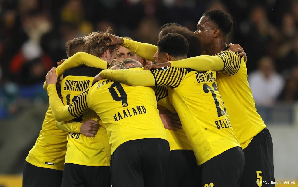 Brandt helpt Borussia Dortmund aan overwinning op Stuttgart