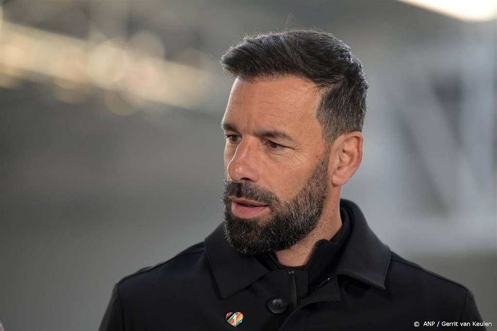 PSV-coach Van Nistelrooij laat Sangaré en Til buiten basiselftal