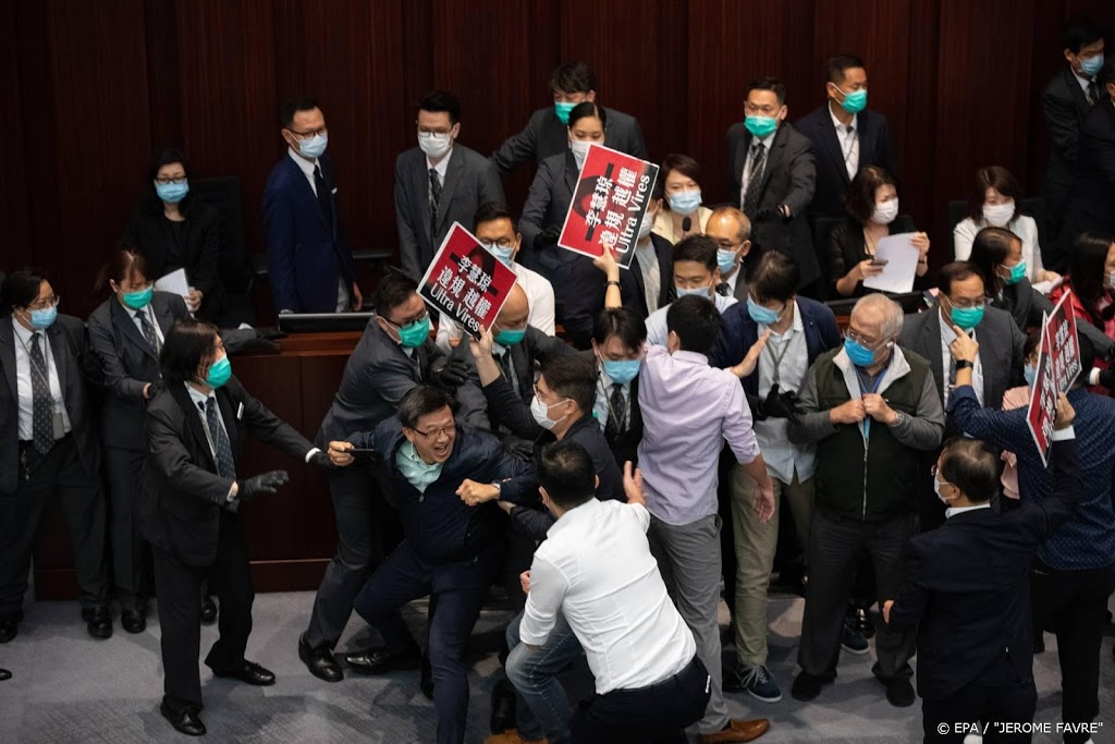 Parlementariërs Hongkong met elkaar op de vuist