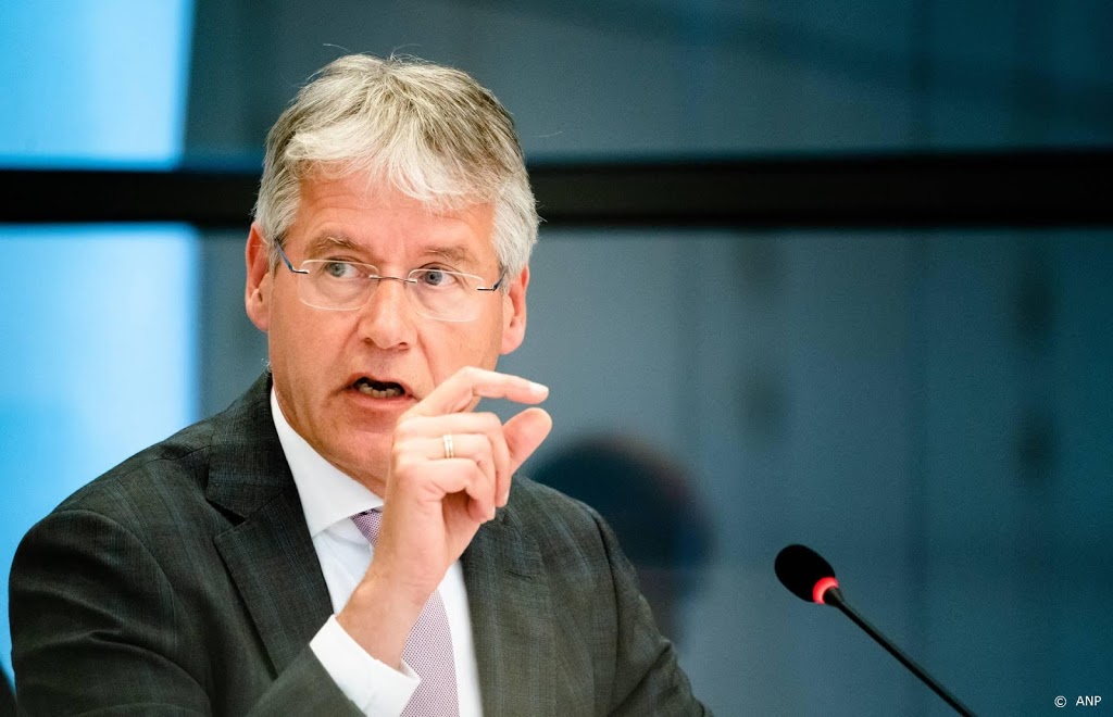 Slob wil niet dat scholen eindcijfers van leerlingen opplussen