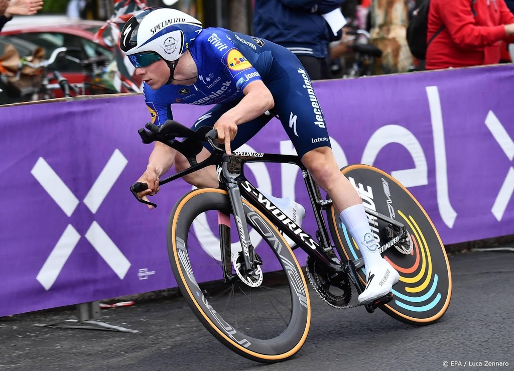 Tranen Evenepoel bij rentree in wielerpeloton