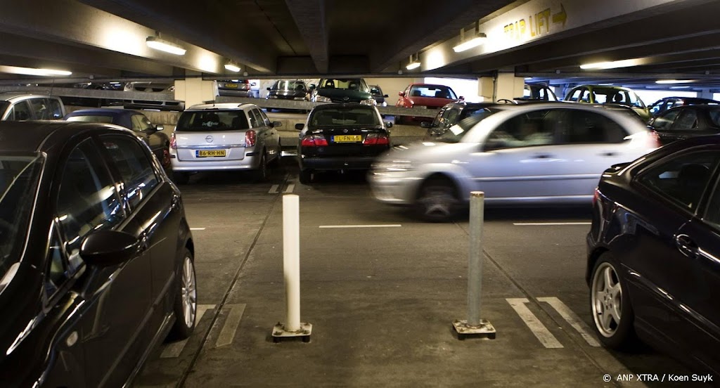 Amsterdam verhoogt parkeertarieven rand van de stad
