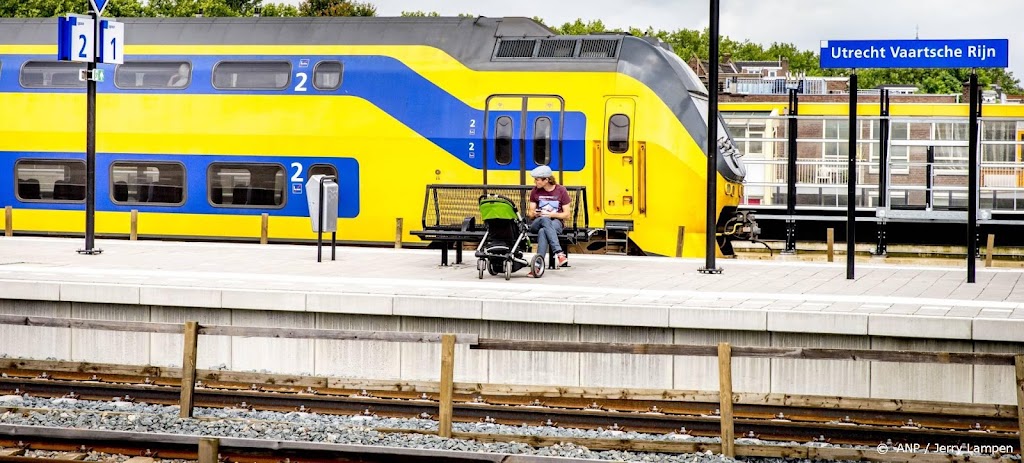 Informatieborden op treinstations doen het weer na storing