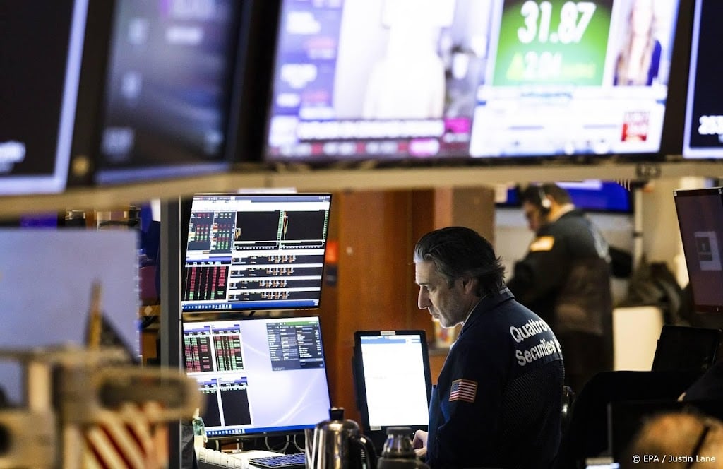 Vaccinmaker Novavax stijgt op licht lager Wall Street
