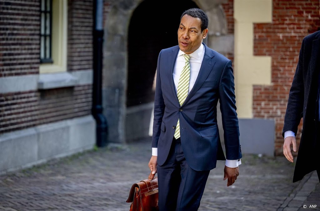 Gesprek minister, staatssecretaris en burgemeester over Donny M.