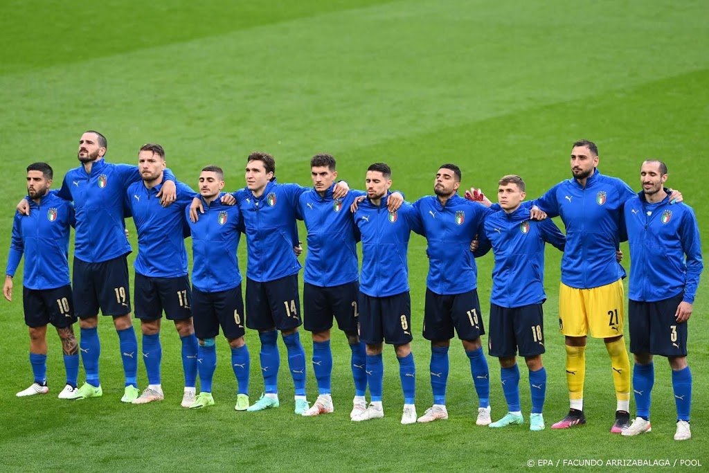 Italiaanse president met 1000 fans naar finale EK in Londen