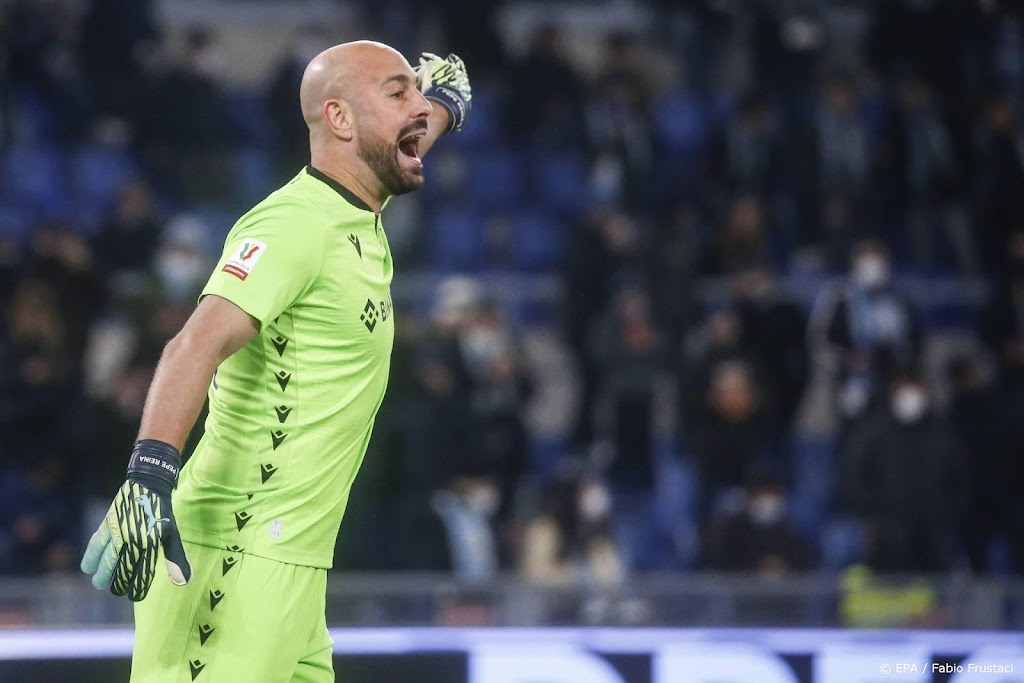 Doelman Reina (39) keert terug naar Villarreal