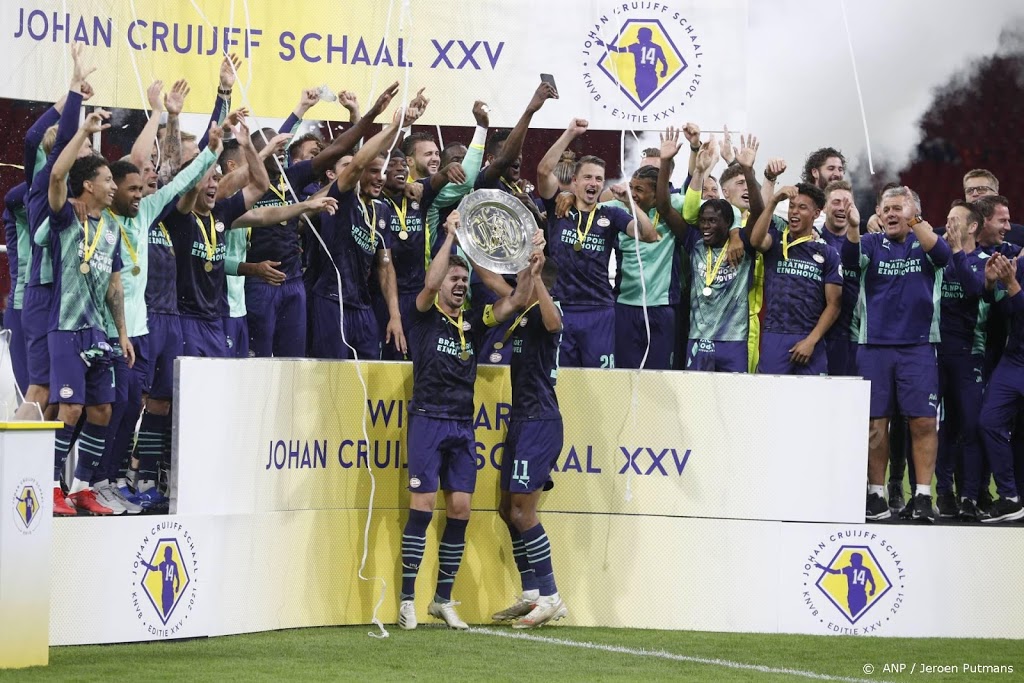 PSV schiet nationale seizoen met waarschuwingsschot in gang